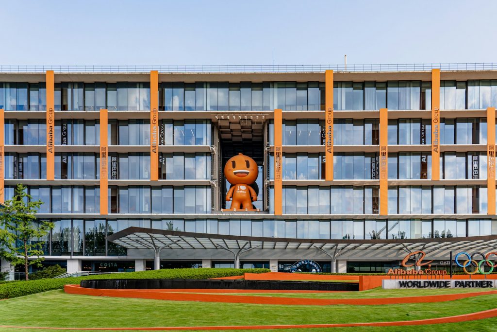 Alibaba Warning Sends Ripples Through Siemens Energy and HOCHTIEF Stocks